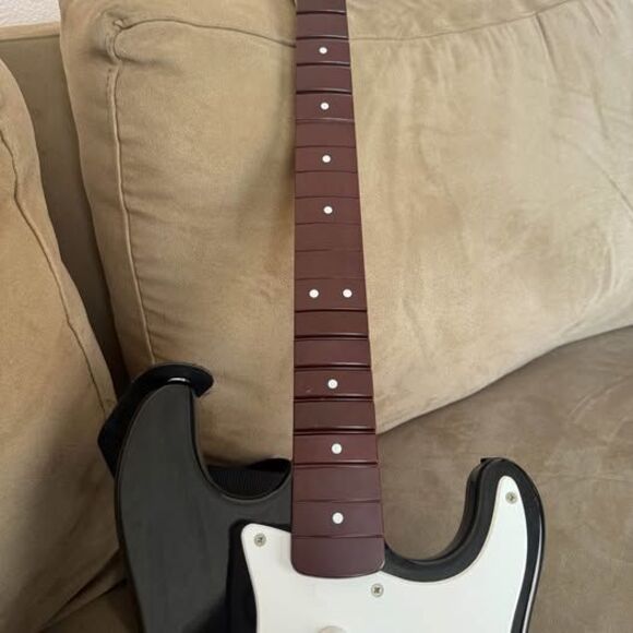 X BOX ONE Rock Band 4 Wireless Guitar Fender Stratocaster For Xbox One - Picture 3 of 7